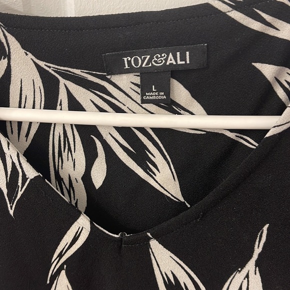 Black and cream top - Picture 2 of 3